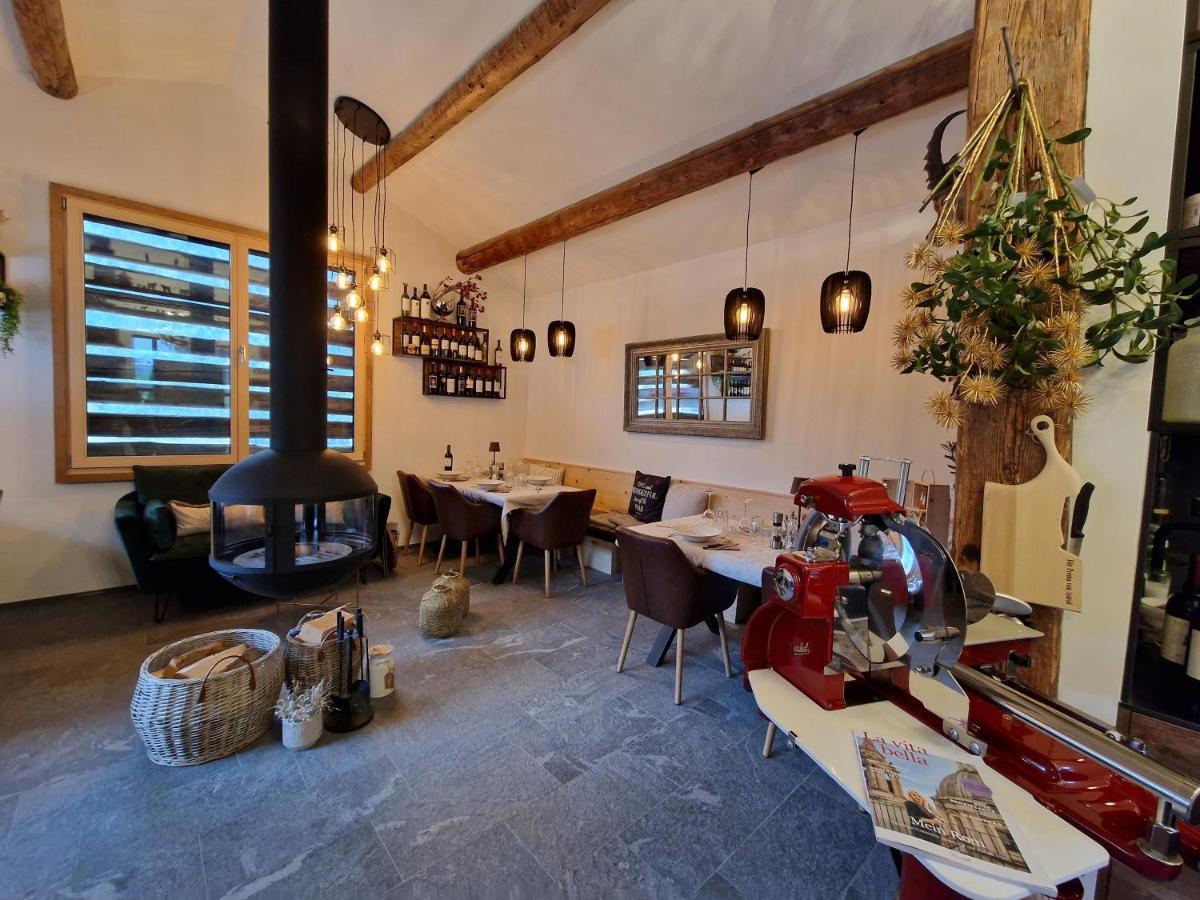 Chesa Prema Bed & Breakfast - Restaurant Дизентис Экстерьер фото
